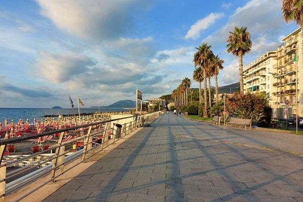 Loano-Marina Spiaggia, Mare, A 5 Stelle Buitenkant foto